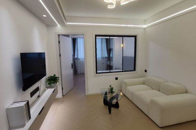 1BR Apartment in Gubei (L10)
