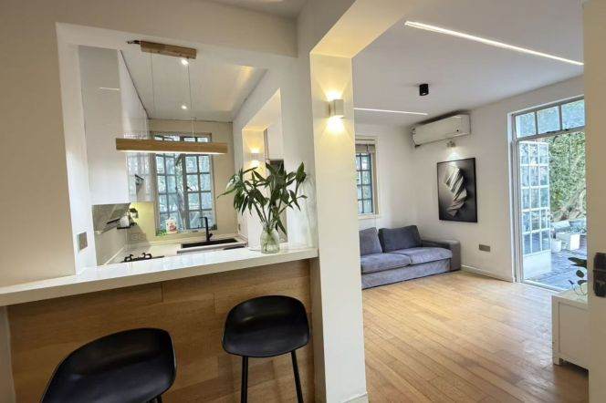2BR Apartment near Hongqiao Rd Metro with Terrace