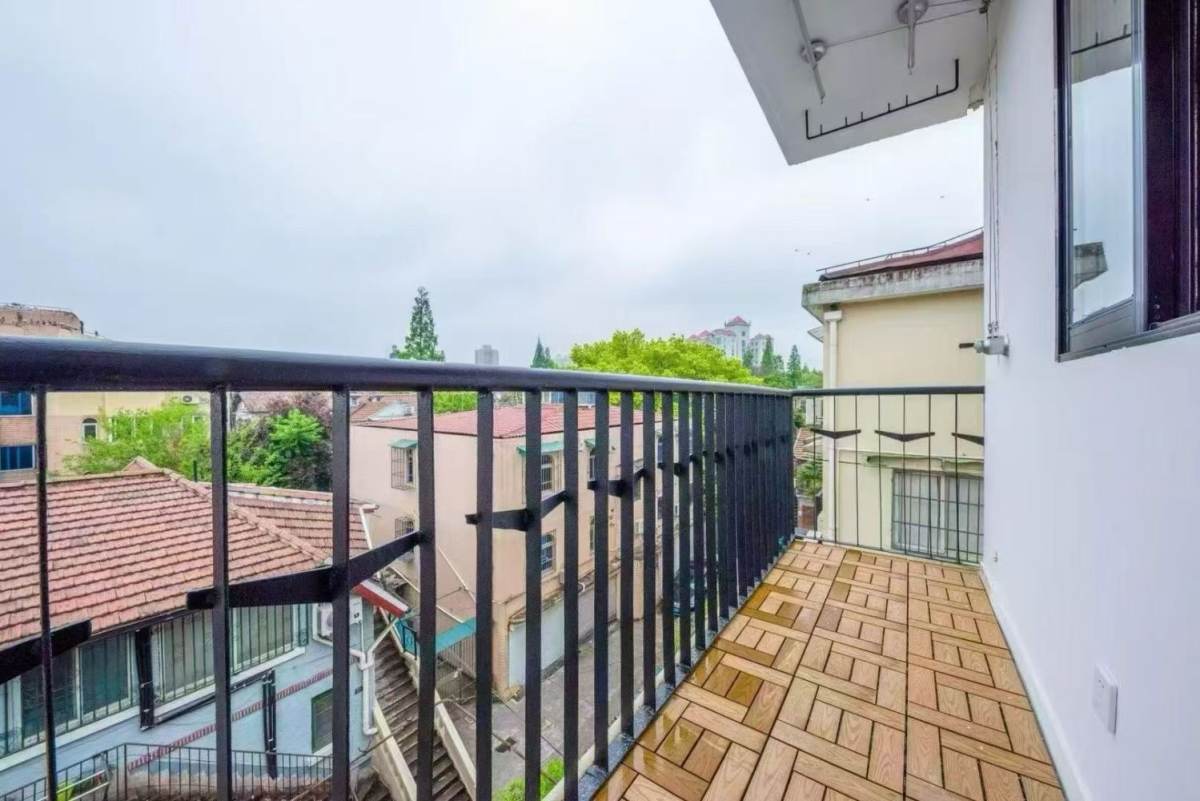 Housing image — Balcony