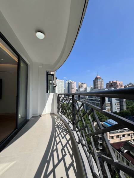 Housing image — Balcony