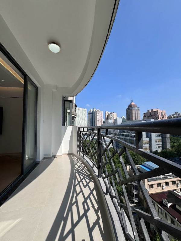 Housing image — Balcony