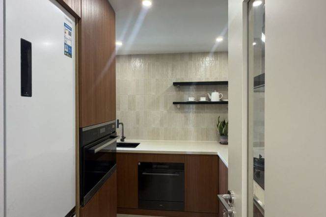 High-Floor 3BR Apartment near Shangcheng Rd Metro