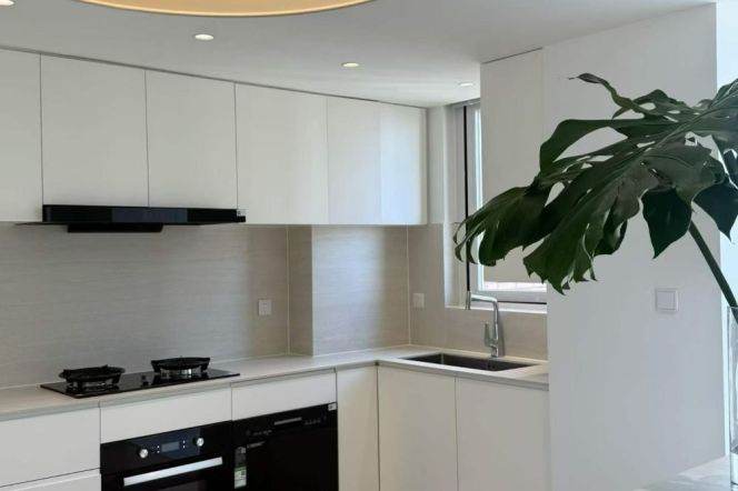 High-Floor 3BR Apartment in Jing'an with Floor-to-Ceiling Windows (L7/L13)