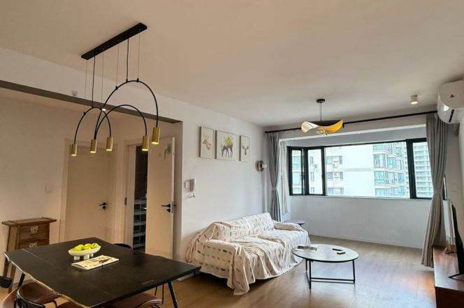 2BR Apartment in Jing'an (L14)
