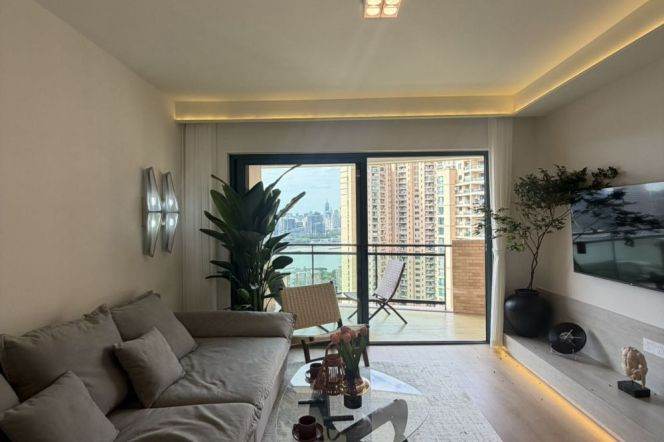 High-Floor 3BR Apartment near Shangcheng Rd Metro