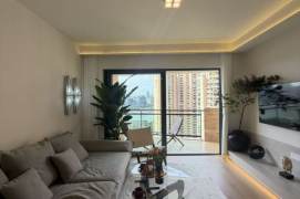 High-Floor 3BR Apartment near Shangcheng Rd Metro