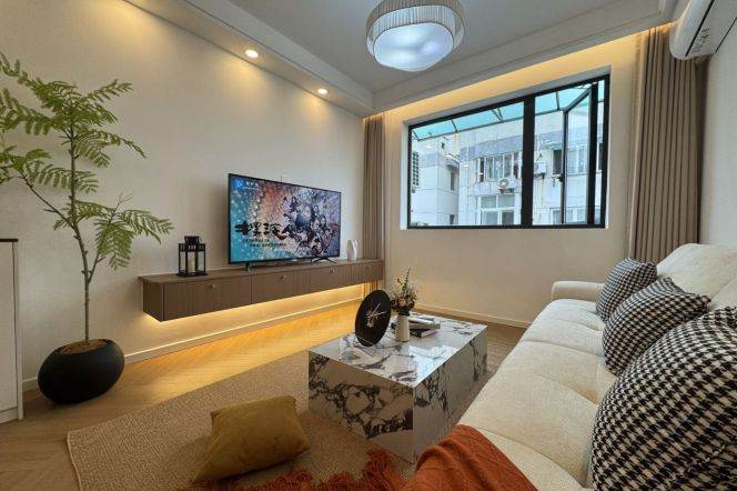 High-Floor 2BR Apartment (L4/L8)