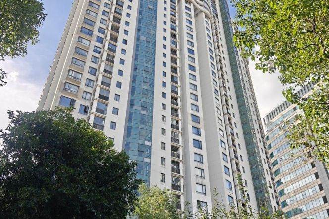 High-Floor Spacious 3BR Apartment in Gubei