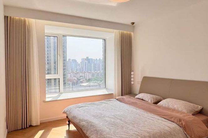High-Ceiling 3BR Apartment near Zhongshan Park with Floor-to-Ceiling Windows (L2/L3/L4)