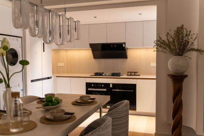 2BR Apartment in Jing'an (L7)