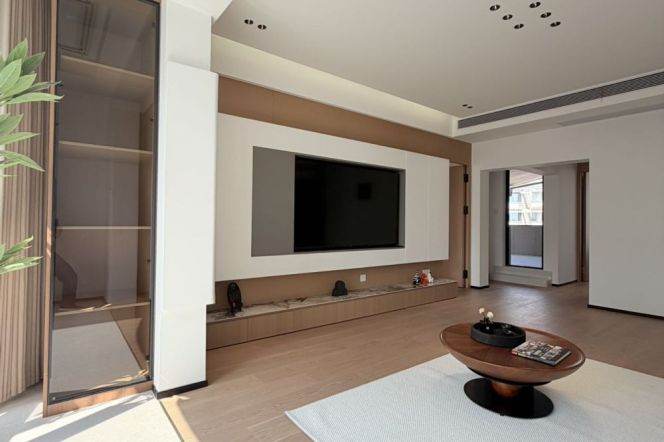 High-Floor 3BR Apartment near Zhongshan Park (L2/L3/L4)