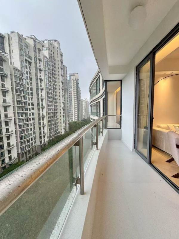 Housing image — Balcony