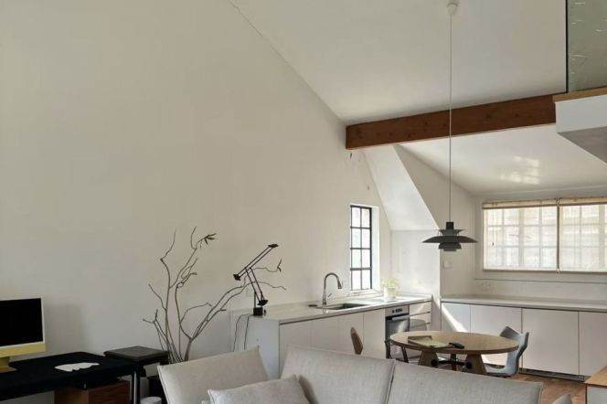 High-Ceiling 3BR Lane House in Old Xuhui (L10)