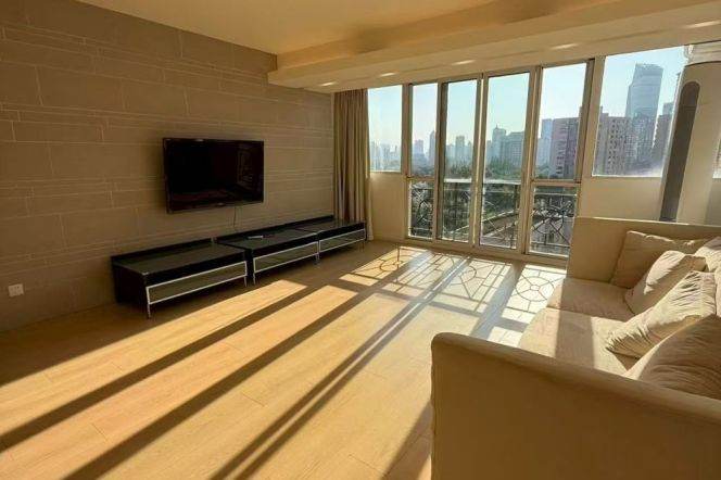 High-Floor Spacious 2BR Apartment near Wukang Mansion