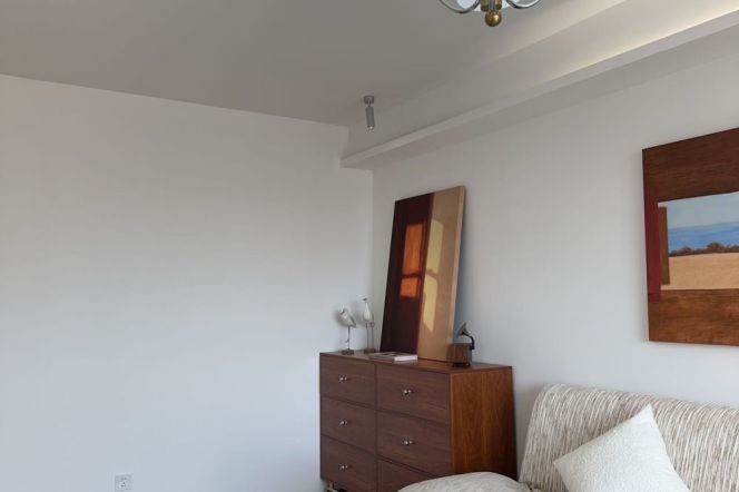 High-Floor Spacious 1BR Apartment in Old Xuhui (L9/L12)