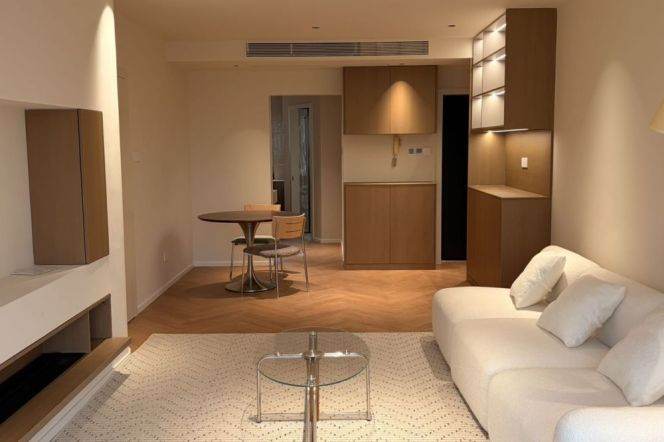 High-Floor 2BR Apartment near Xintiandi Metro (L9/L10/L13)