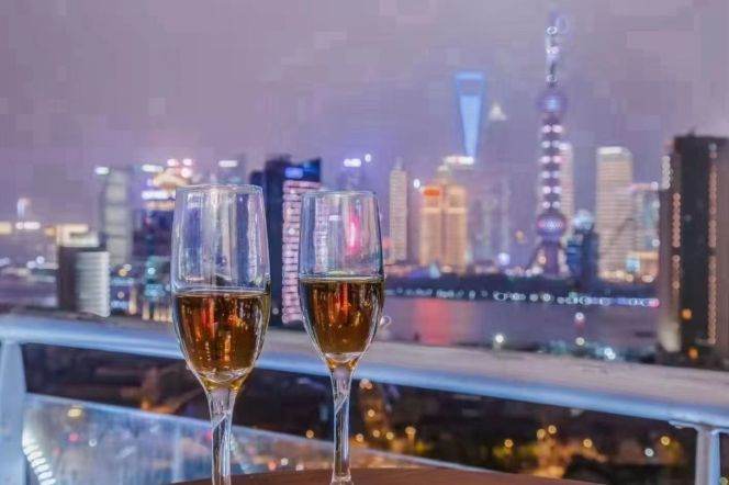 High-Floor 3BR Apartment in North Bund (L12)