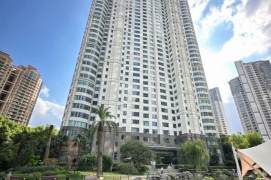 Spacious 3BR Apartment near South Pudong Road Metro with River View