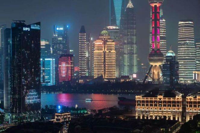 High-Floor 3BR Apartment in North Bund (L12)