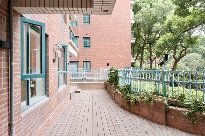 3BR Apartment at The Courtyards with Private Garden