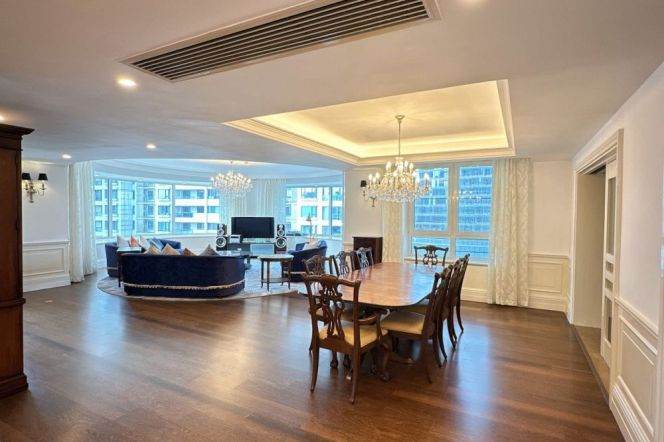 Spacious 3BR Apartment near South Pudong Road Metro with River View