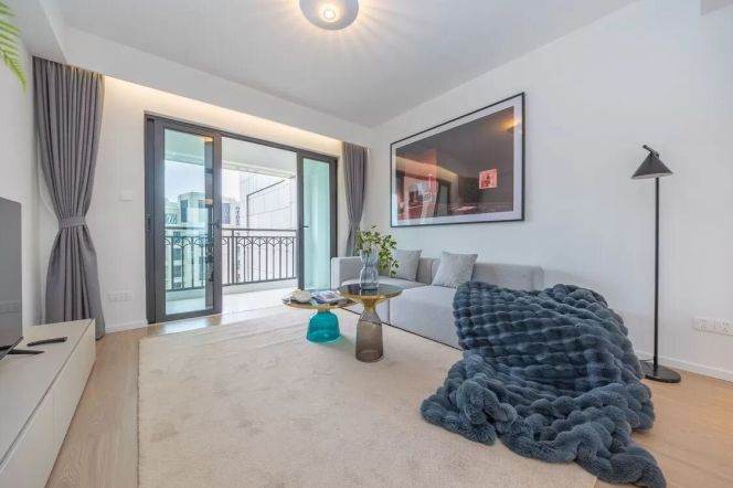 High-Floor 3BR Apartment in Gubei (L10/L15)