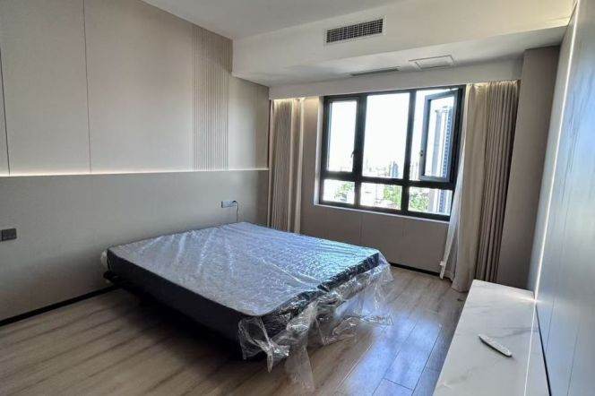 High-Floor Spacious 2BR Apartment in Jing'an