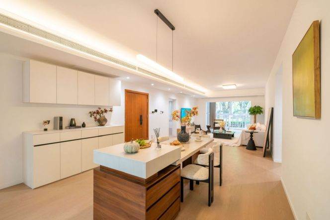 Spacious 3BR Apartment in Gubei with Green View (L10/L15)