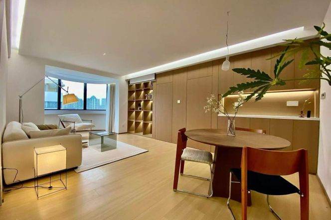 High-Floor 2BR Apartment near Suzhou River Mengqing Garden (L13)