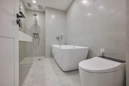 Housing image — Bathroom