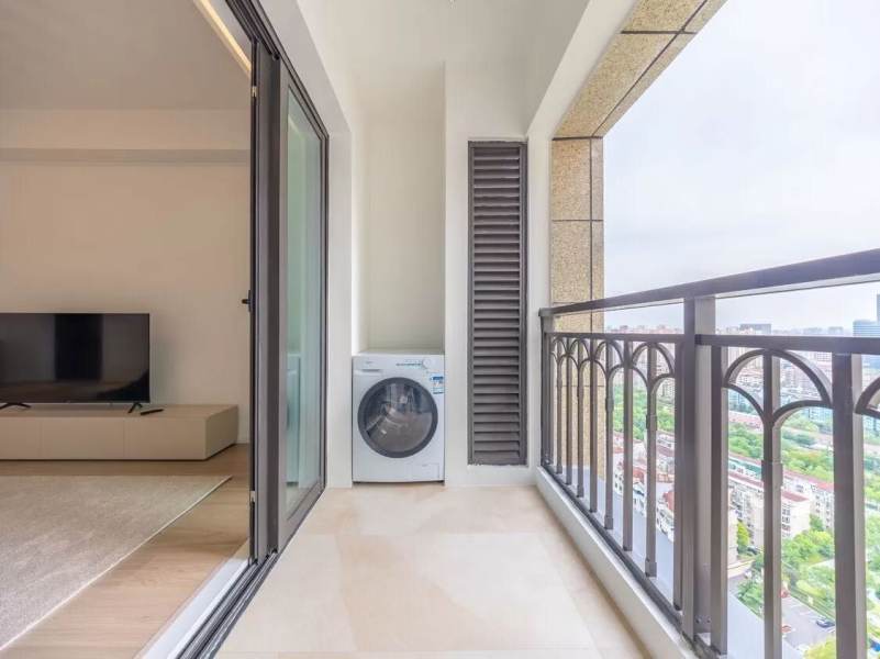 Housing image — Balcony