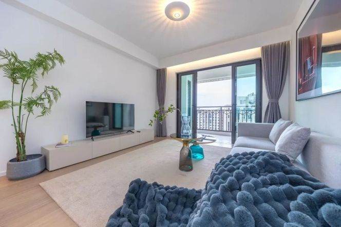 High-Floor 3BR Apartment near Wuzhong Road Metro with Outstanding View