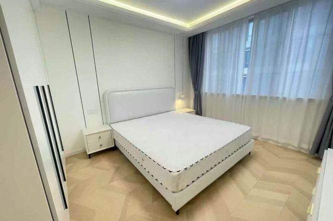 3BR Apartment in Jing'an (L2/L12/L13)