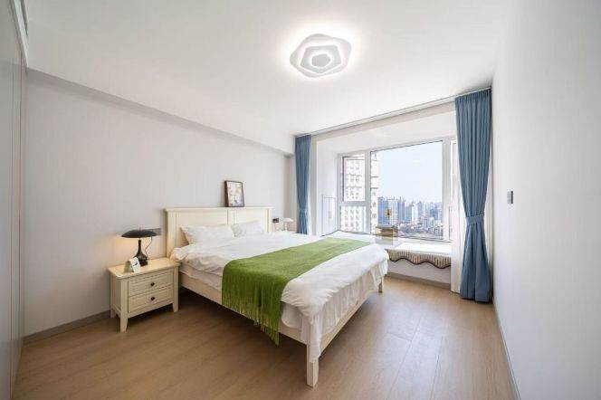 High-Floor 3BR Apartment near Jiangsu Rd Metro (L2/L11)