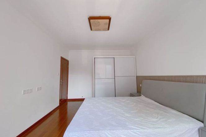 2BR Apartment near Changshou Rd Metro (L7/L13)