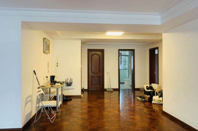 Spacious 3BR with 3 Balconies!in Old Xuhui (L1/L10)"