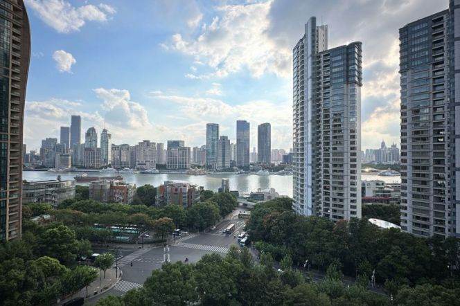 Spacious 3BR Apartment near South Pudong Road Metro with River View