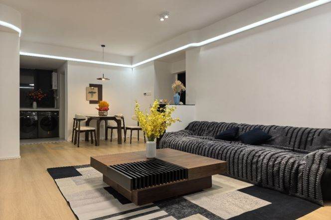 Spacious 2BR Apartment in Jing'an (L7)