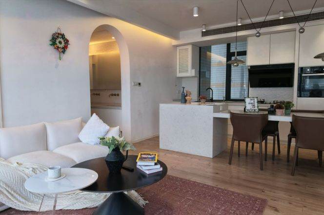 High-Floor 3BR Apartment near Changshou Rd Metro (L3/L4/L7)