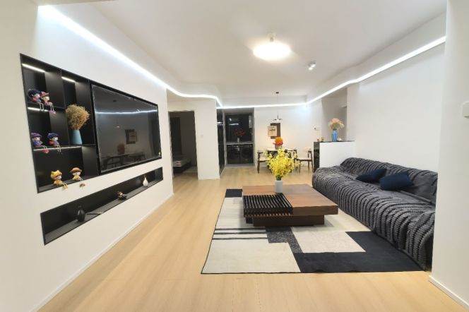 Spacious 2BR Apartment in Jing'an (L7)