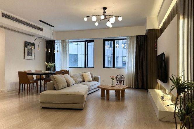 Spacious 2BR Apartment near Shanghai Indoor Stadium Metro (L4)