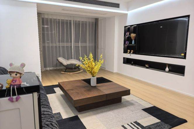 Spacious 2BR Apartment in Jing'an (L7)