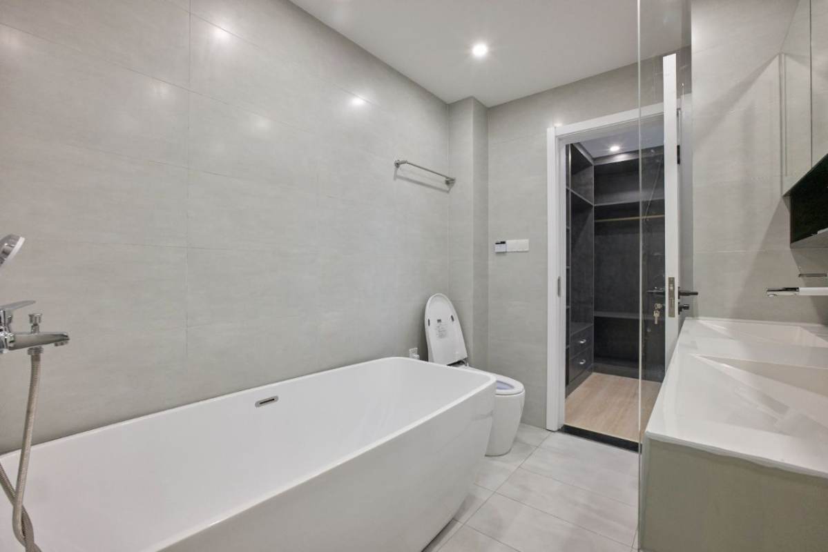 Housing image — Bathroom