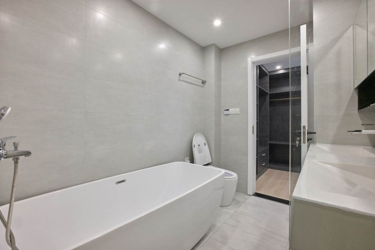 Housing image — Bathroom