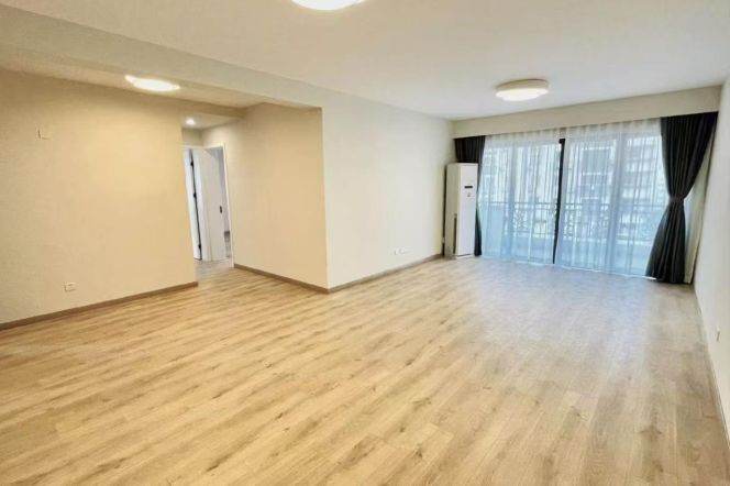 Spacious 2BR Apartment near Jiaotong University Metro (L10/L11)