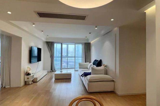 Spacious 2BR Apartment near Hanzhong Rd Metro (L1/L12/L13)