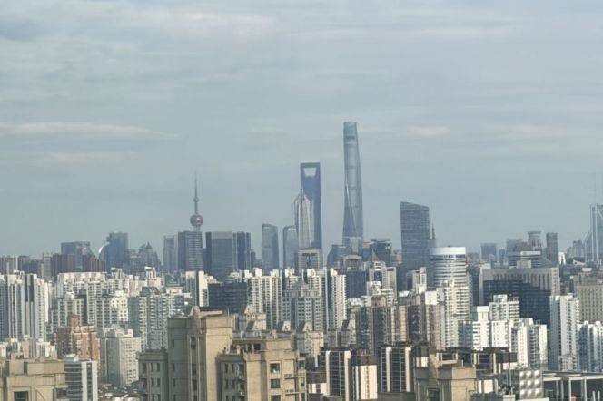 High-Floor 4BR Apartment near Zhenru Metro (L11/L14)