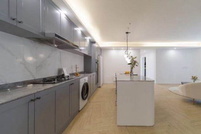 High-Floor 3BR Apartment near Hongqiao Rd Metro (L3/L4/L10)