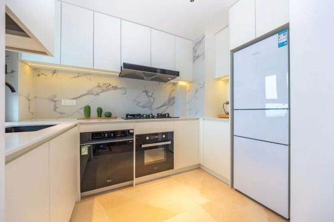 High-Floor 3BR Apartment in Gubei (L10/L15)
