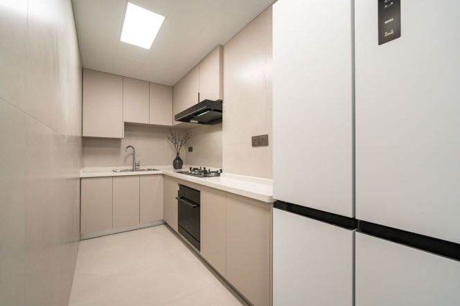 High-Floor 3BR Apartment near Jiangsu Rd Metro (L2/L11)